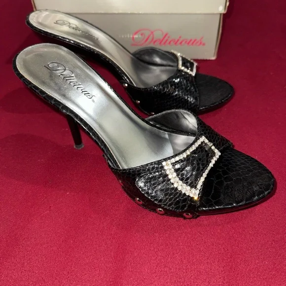Delicious Vintage Black Mules with Rhinestone Buckle - Picture 5 of 7